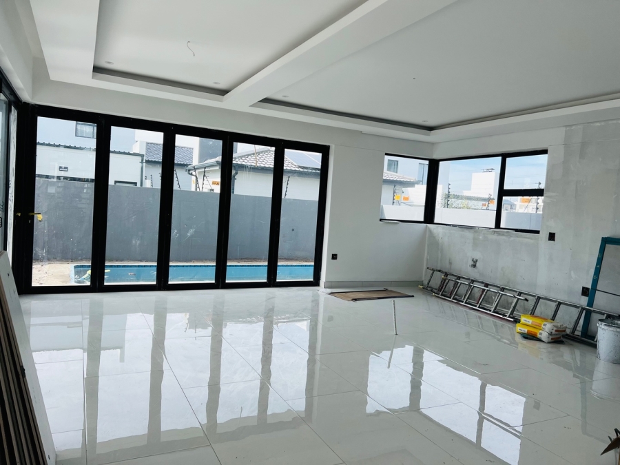  Bedroom Property for Sale in Sandown Western Cape